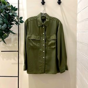 Banana Republic size s 💯 silk olive blouse